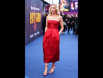  alt="Scarlett Johansson"