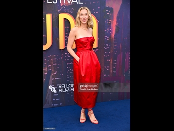  alt="Scarlett Johansson"