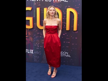  alt="Scarlett Johansson"