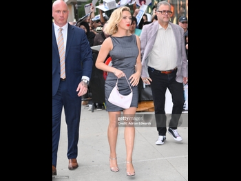  alt="Scarlett Johansson"