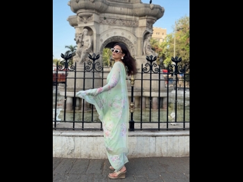  alt="Roshni Chopra"