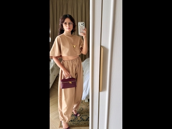  alt="Roshni Chopra"
