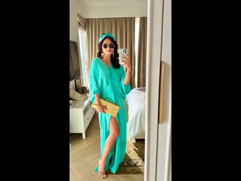  alt="Roshni Chopra"