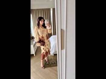  alt="Roshni Chopra"
