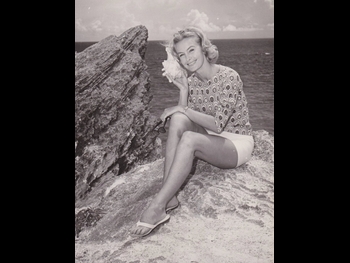  alt="Dina Merrill"