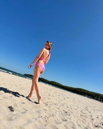 Eva Decastelo