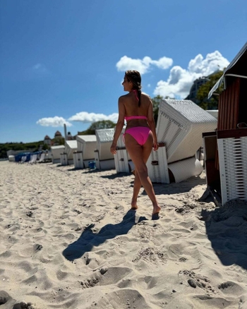 Eva Decastelo