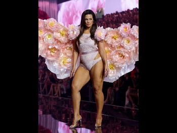  alt="Ashley Graham"