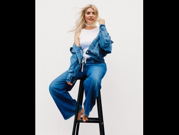 alt="Holly Willoughby"