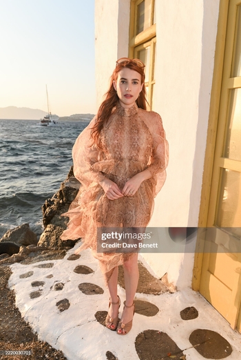 Emma Roberts (II)