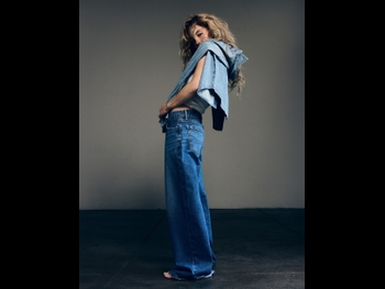  alt="Sydney Sweeney"
