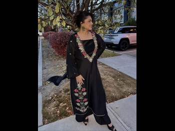  alt="Sanam Jung"