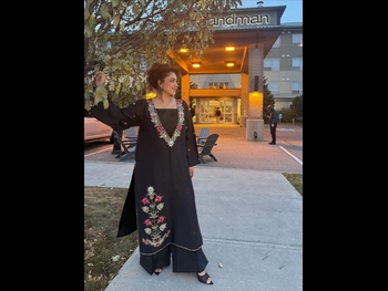  alt="Sanam Jung"