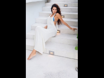  alt="Zaira Nara"