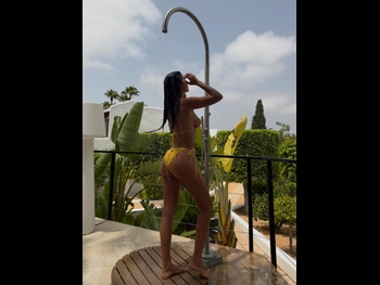  alt="Zaira Nara"