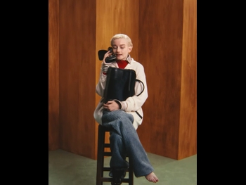  alt="Julia Garner"