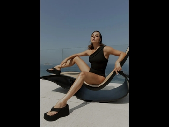  alt="Isis Valverde"