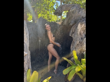  alt="Isis Valverde"