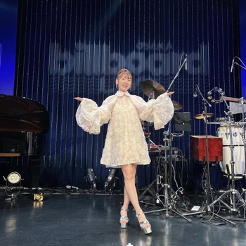 Kana Hanazawa