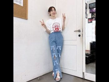  alt="Kana Hanazawa"