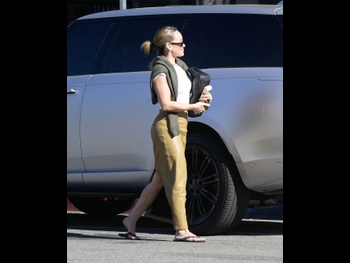  alt="Hilary Duff"