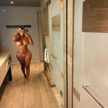 Alexis Skyy