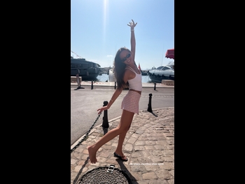  alt="Lily Chee"