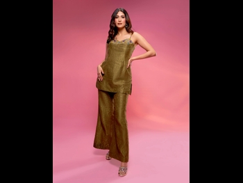  alt="Aahana Kumra"