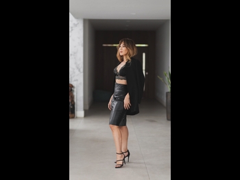  alt="Danni Suzuki"
