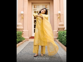  alt="Rashmika Mandanna"