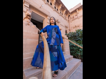  alt="Karisma Kapoor"