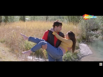  alt="Karisma Kapoor"