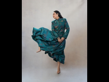  alt="Karisma Kapoor"