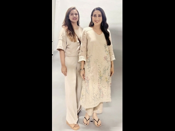  alt="Karisma Kapoor"