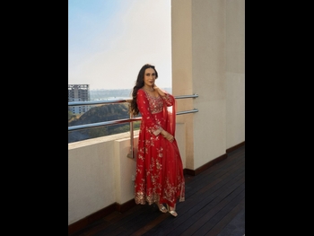  alt="Karisma Kapoor"