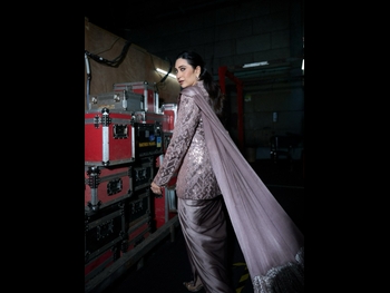  alt="Karisma Kapoor"