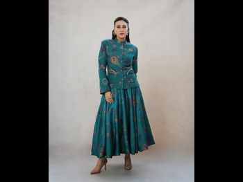  alt="Karisma Kapoor"
