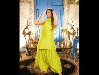  alt="Yashma Gill"