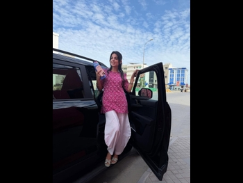  alt="Yashma Gill"