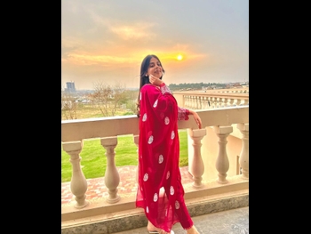  alt="Yashma Gill"