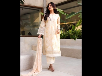  alt="Yashma Gill"