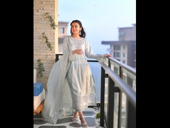  alt="Yashma Gill"