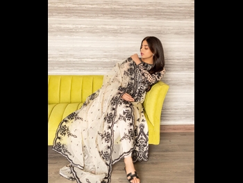  alt="Yashma Gill"