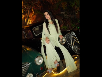 alt="Yashma Gill"