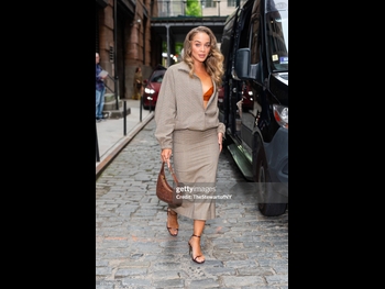  alt="Jasmine Sanders"