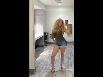  alt="Jasmine Sanders"