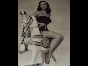  alt="Elaine Stewart (i)"