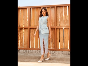  alt="Mrunal Thakur"