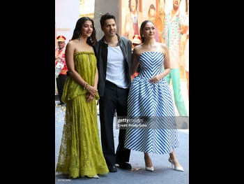  alt="Mrunal Thakur"