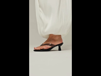  alt="Carla Diaz"